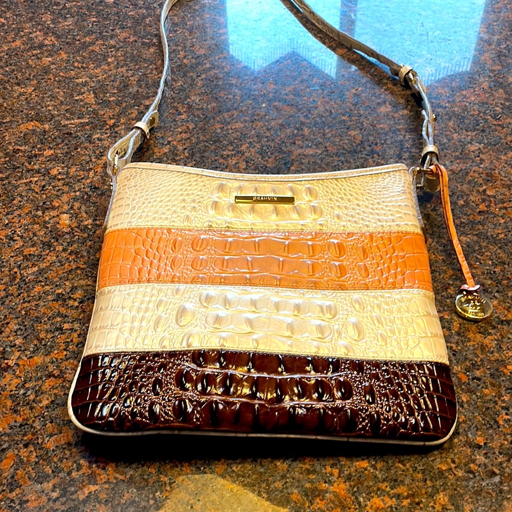 EUC Brahmin cross body used a couple of times it’s in perfect condition.